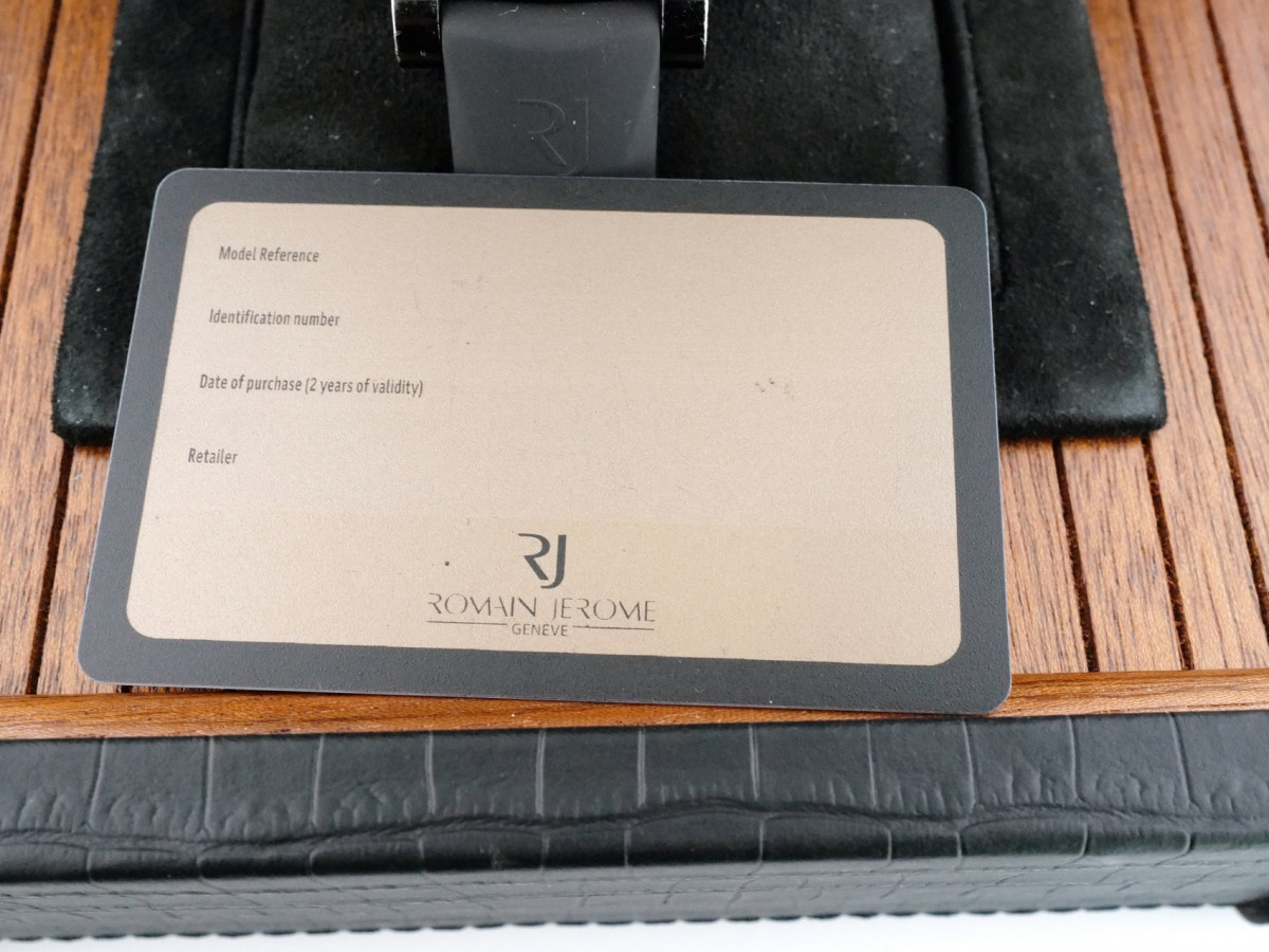 Швейцарские часы Romain Jerome Moon-DNA Moon Dust Chronograph