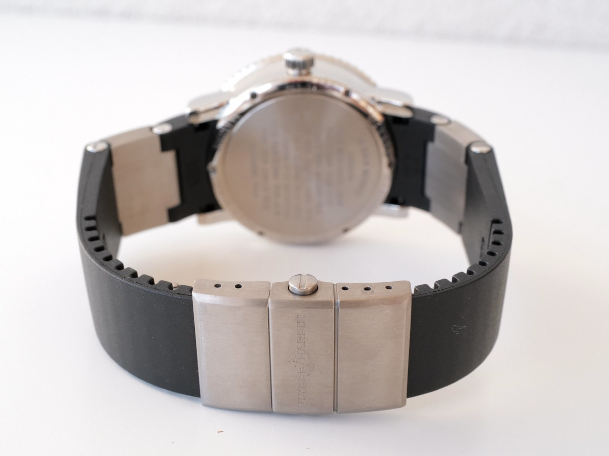 Швейцарские часы Ulysse Nardin Maxi Marine Diver 40