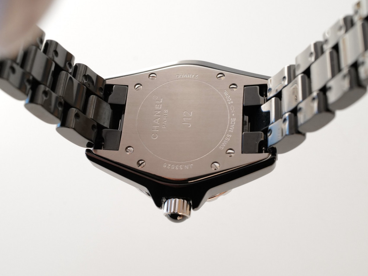 Швейцарские часы Chanel J12 Quartz 33 Black Ceramic Pave Diamond Center Dial