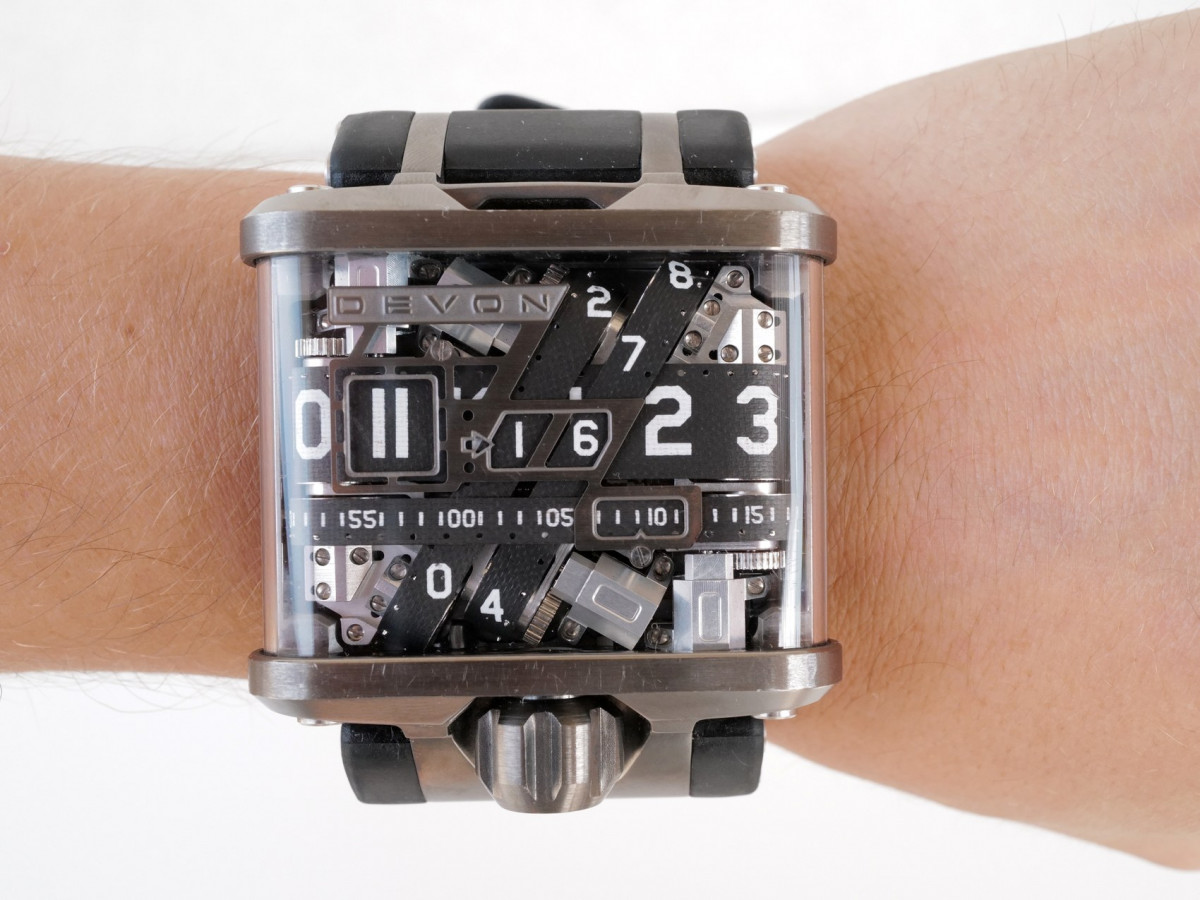 Швейцарський годинник Devon Tread 1 Time Belt Microstep Motor Watch