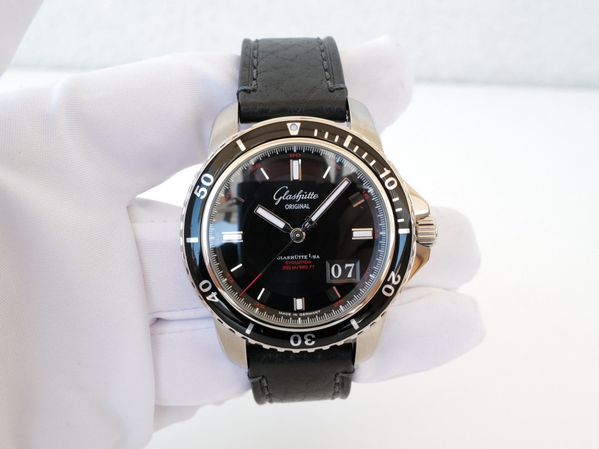 Швейцарские часы Glashutte Sport Evolution Panorama Date 42