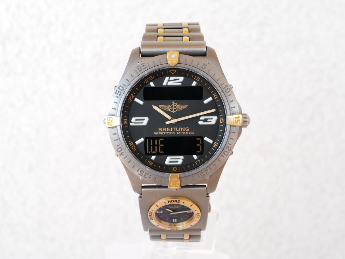 Швейцарський годинник Breitling Aerospace 40 Quartz Titanium Gold UTC Module