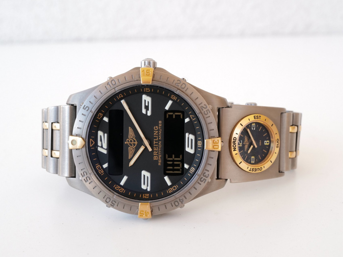 Швейцарський годинник Breitling Aerospace 40 Quartz Titanium Gold UTC Module