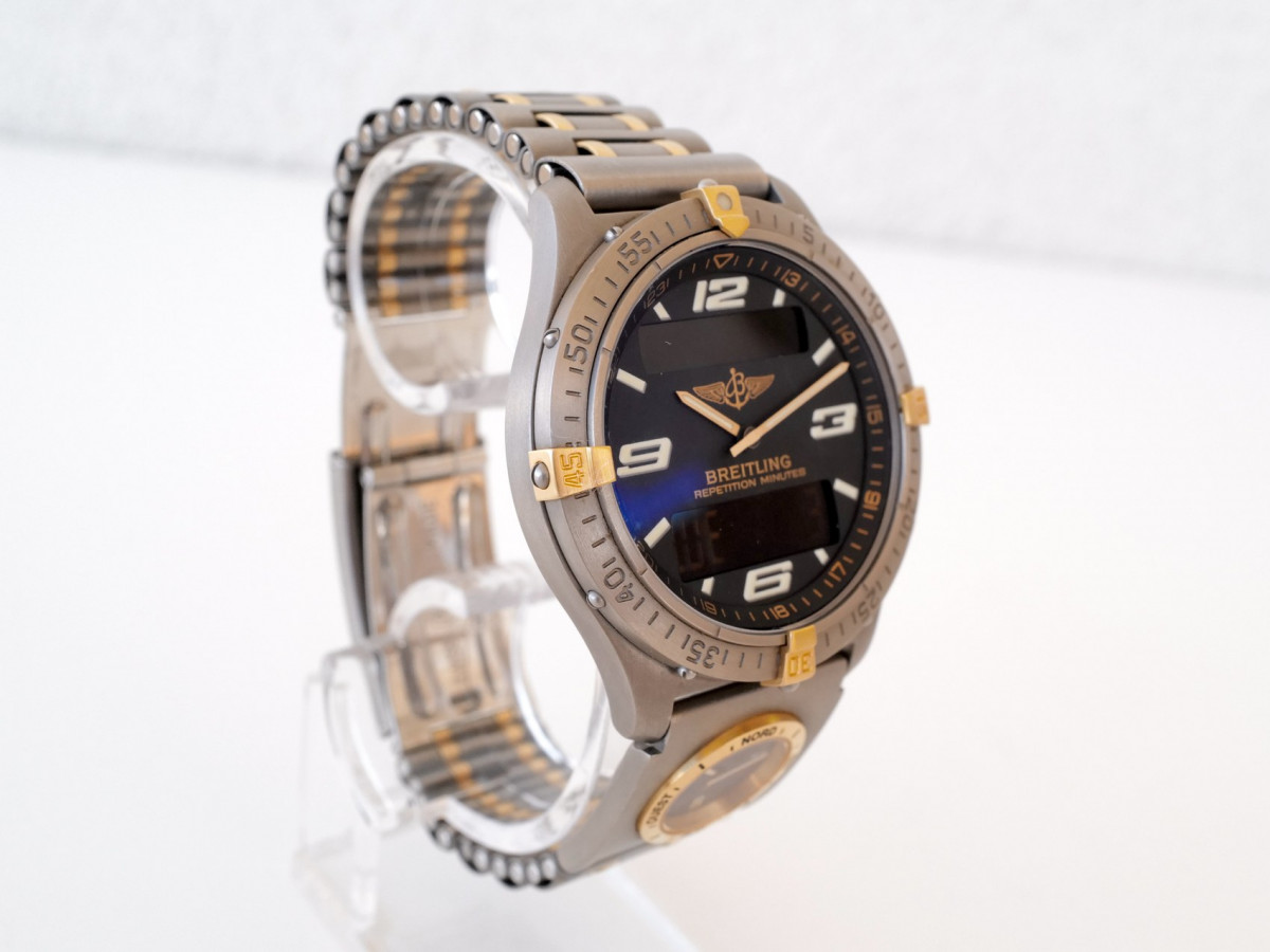 Швейцарський годинник Breitling Aerospace 40 Quartz Titanium Gold UTC Module