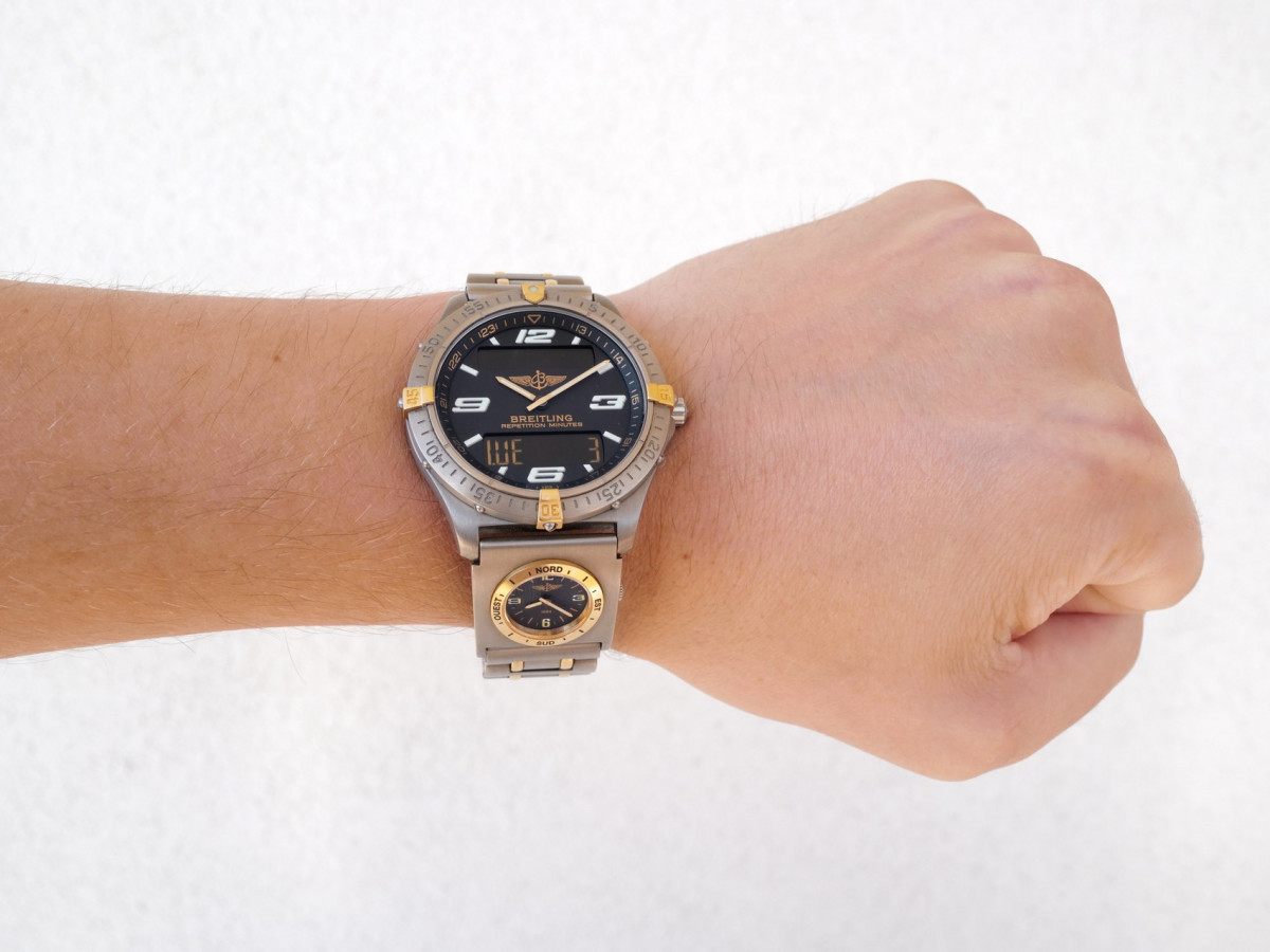 Швейцарський годинник Breitling Aerospace 40 Quartz Titanium Gold UTC Module