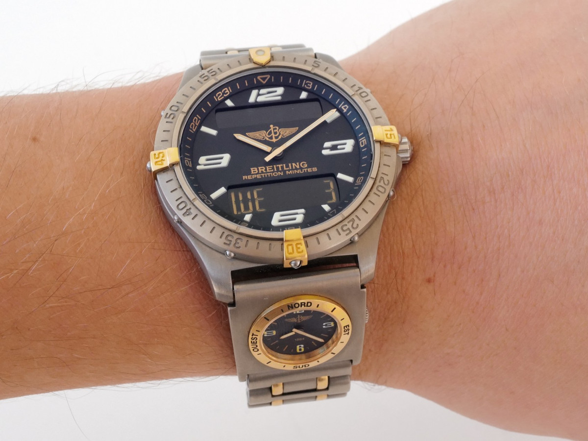 Швейцарський годинник Breitling Aerospace 40 Quartz Titanium Gold UTC Module