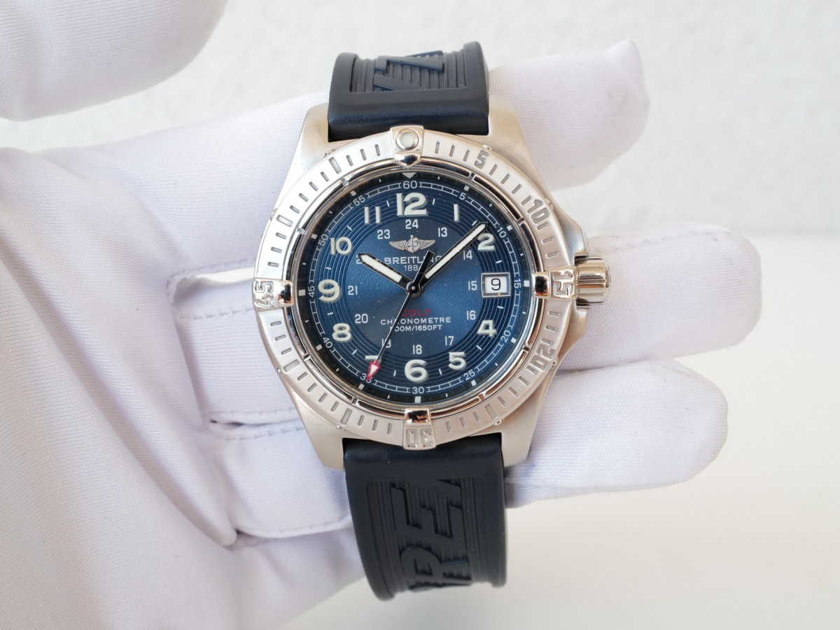 Швейцарський годинник Breitling Colt 41 Quartz Blue Dial