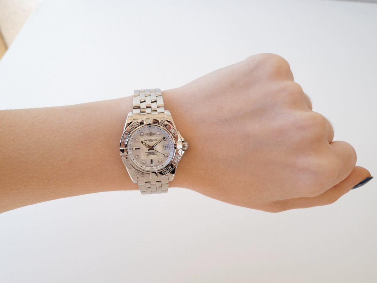 Швейцарський годинник Breitling Galactic 32 MOP Diamond Dial Quarz