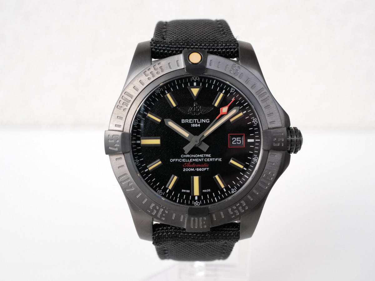 Швейцарський годинник Breitling Avenger Blackbird 44