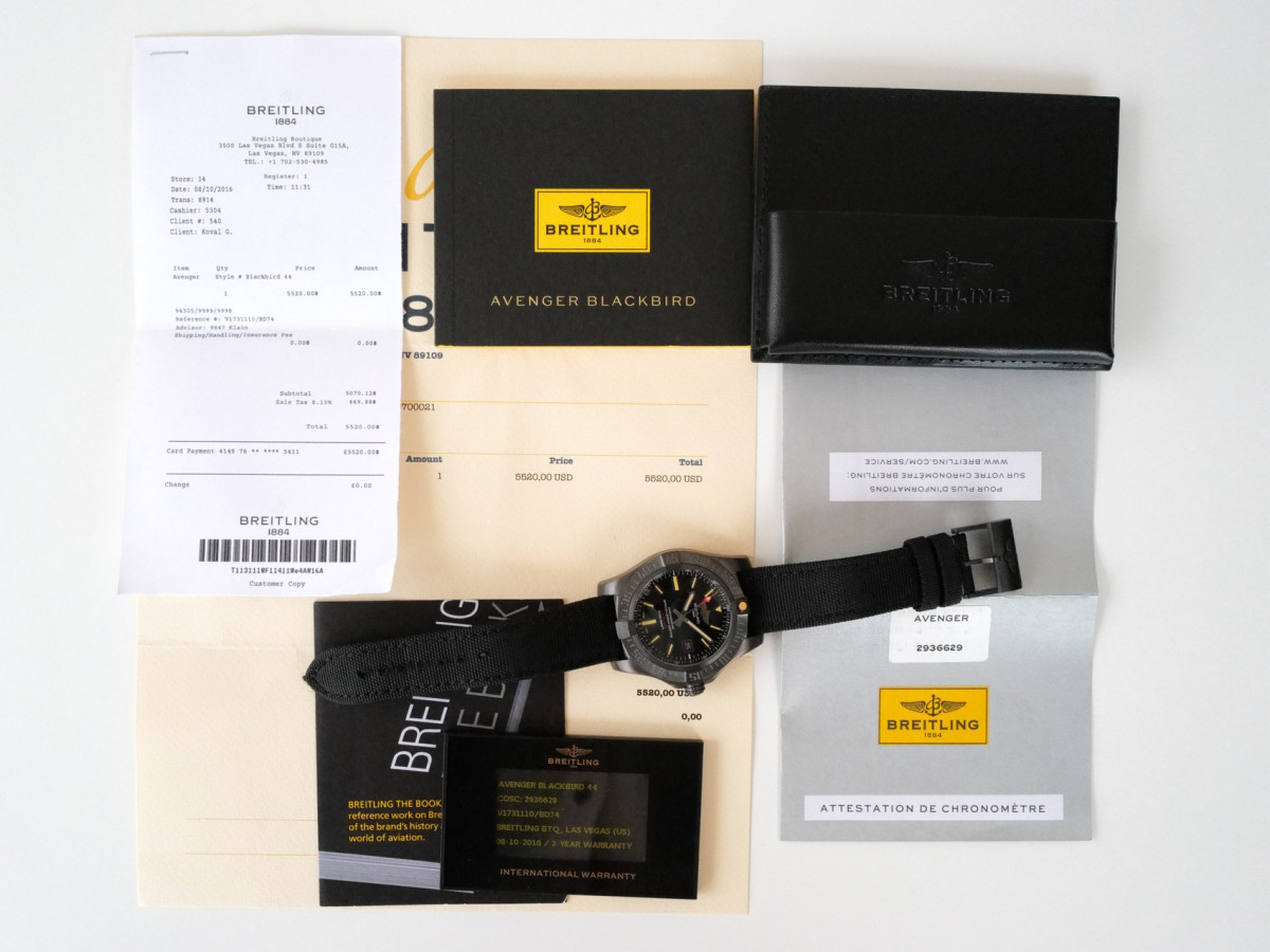 Швейцарський годинник Breitling Avenger Blackbird 44