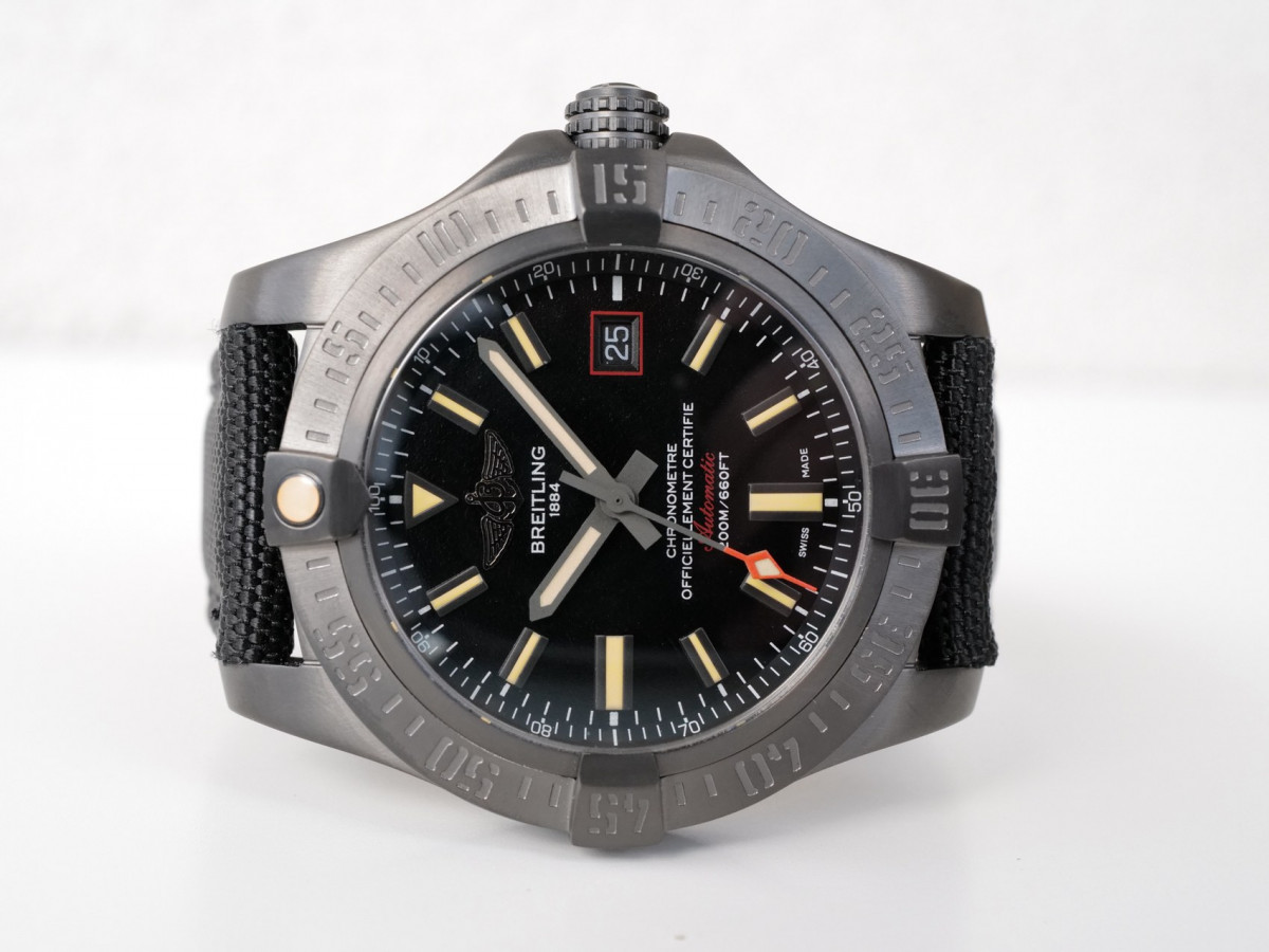 Швейцарський годинник Breitling Avenger Blackbird 44