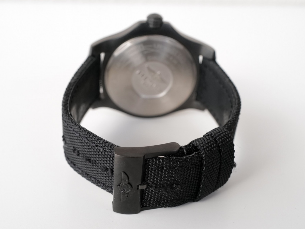 Швейцарський годинник Breitling Avenger Blackbird 44