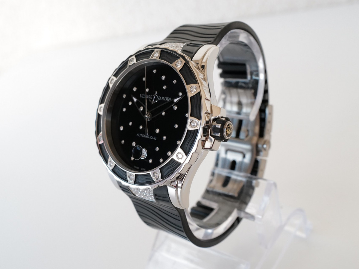 Швейцарские часы Ulysse Nardin Lady Diver Starry Night Black Diamond Dial