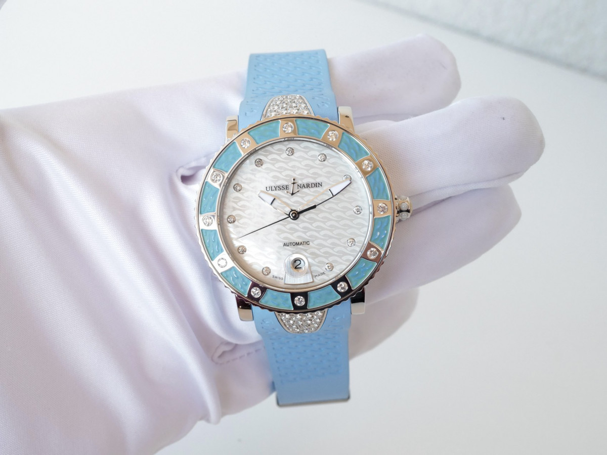 Швейцарський годинник Ulysse Nardin Lady Diver 40 Diamond MOP Dial