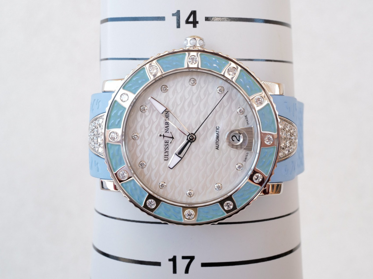 Швейцарський годинник Ulysse Nardin Lady Diver 40 Diamond MOP Dial