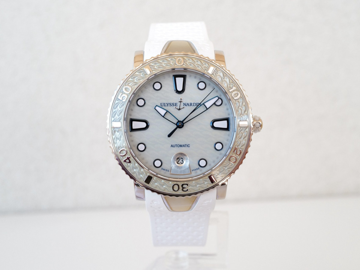 Швейцарський годинник Ulysse Nardin Lady Marine Diver 40 Mother of Pearl Dial