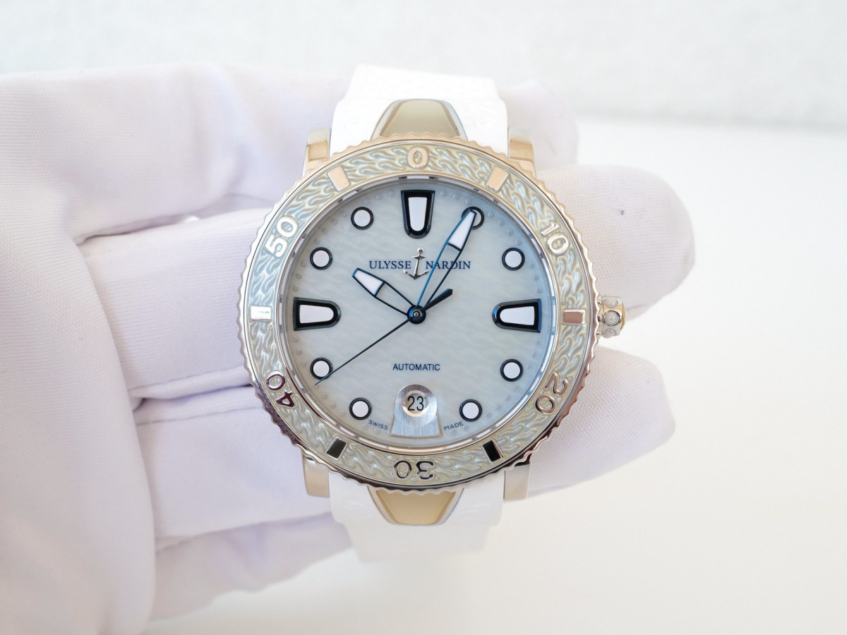 Швейцарський годинник Ulysse Nardin Lady Marine Diver 40 Mother of Pearl Dial