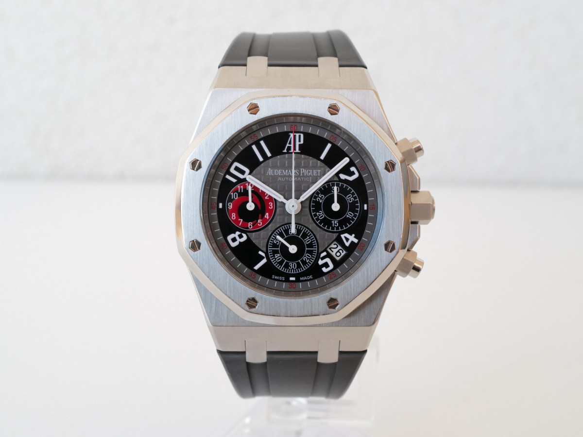Швейцарские часы Audemars Piguet Royal Oak Chronograph 39 City Of Sails Limited Edition