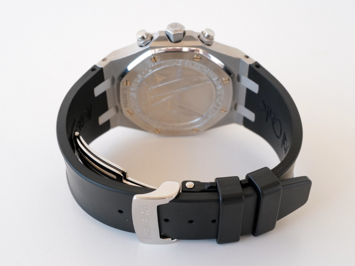 Швейцарские часы Audemars Piguet Royal Oak Chronograph 39 City Of Sails Limited Edition