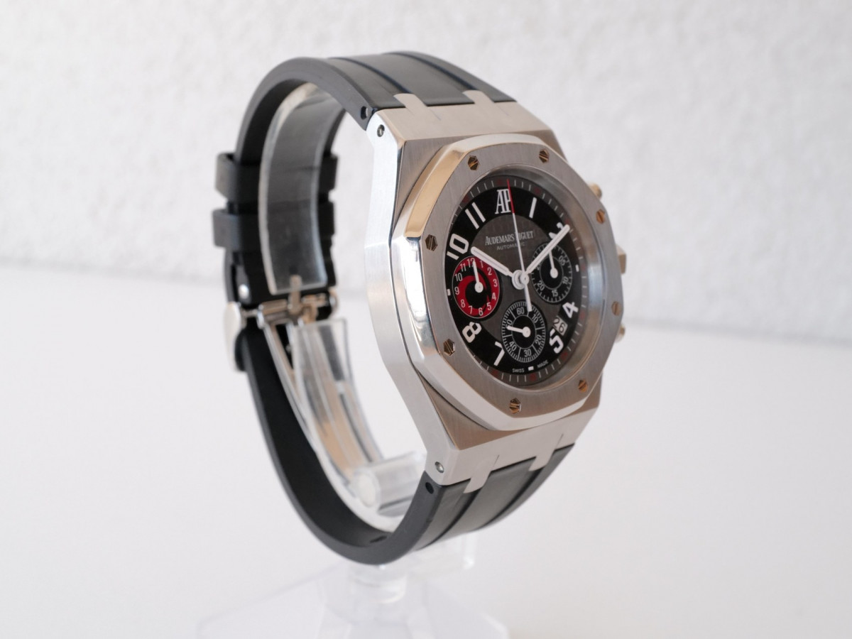 Швейцарские часы Audemars Piguet Royal Oak Chronograph 39 City Of Sails Limited Edition