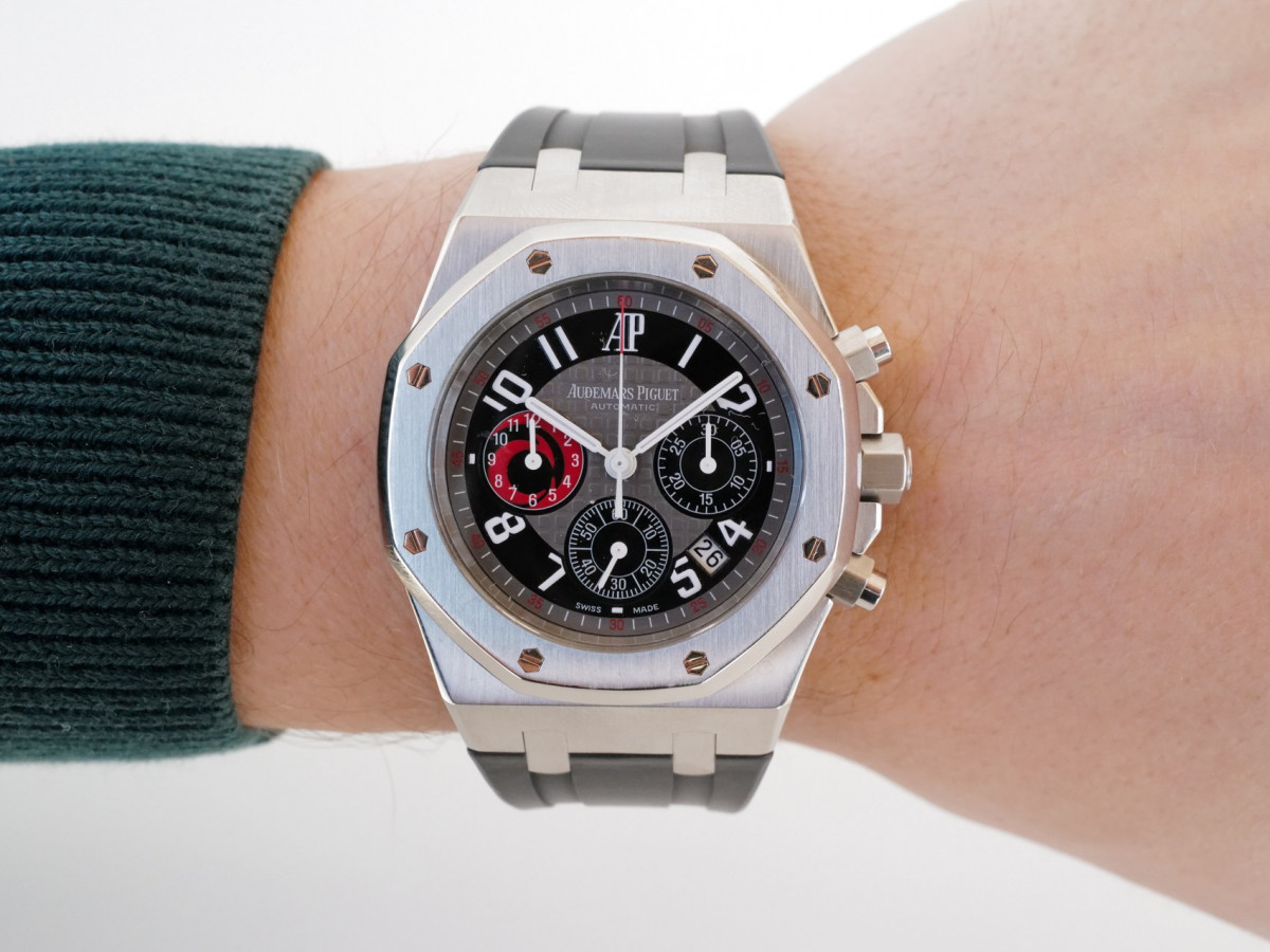 Швейцарские часы Audemars Piguet Royal Oak Chronograph 39 City Of Sails Limited Edition