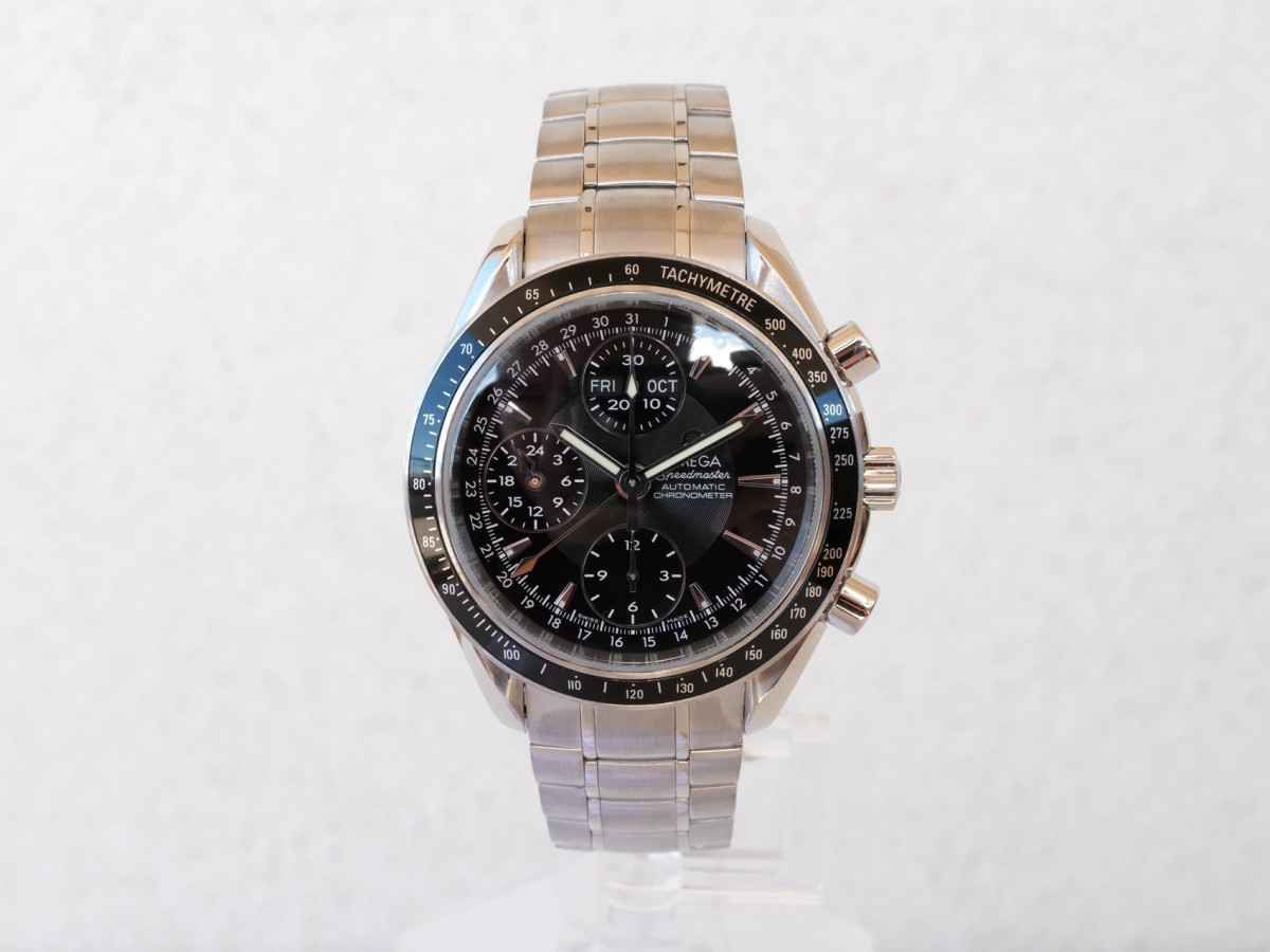 Швейцарские часы Omega Speedmaster Day Date 40 Chronograph Black Dial