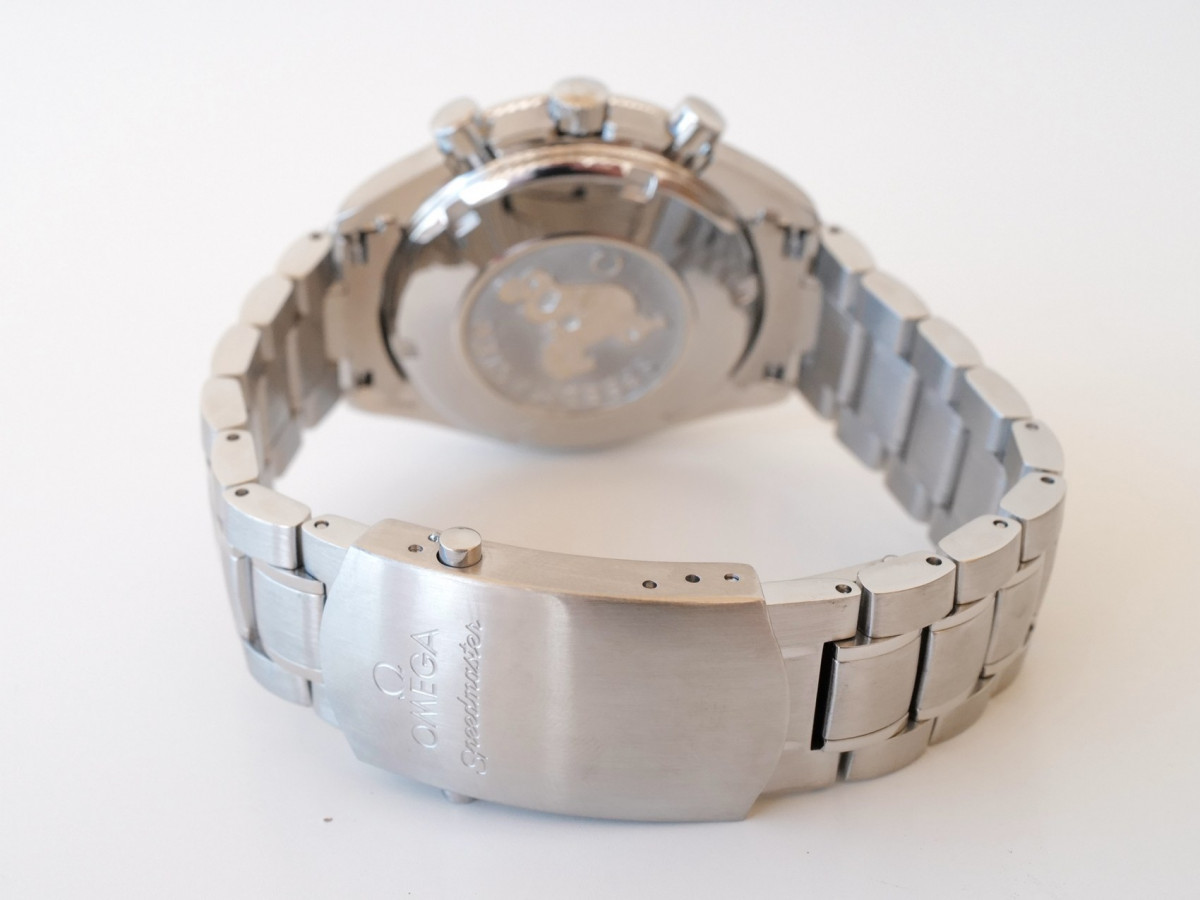 Швейцарские часы Omega Speedmaster Day Date 40 Chronograph Black Dial