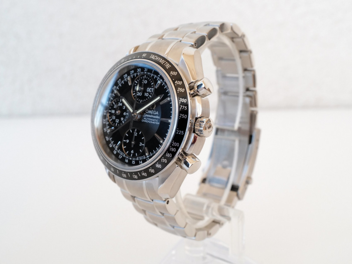 Швейцарские часы Omega Speedmaster Day Date 40 Chronograph Black Dial