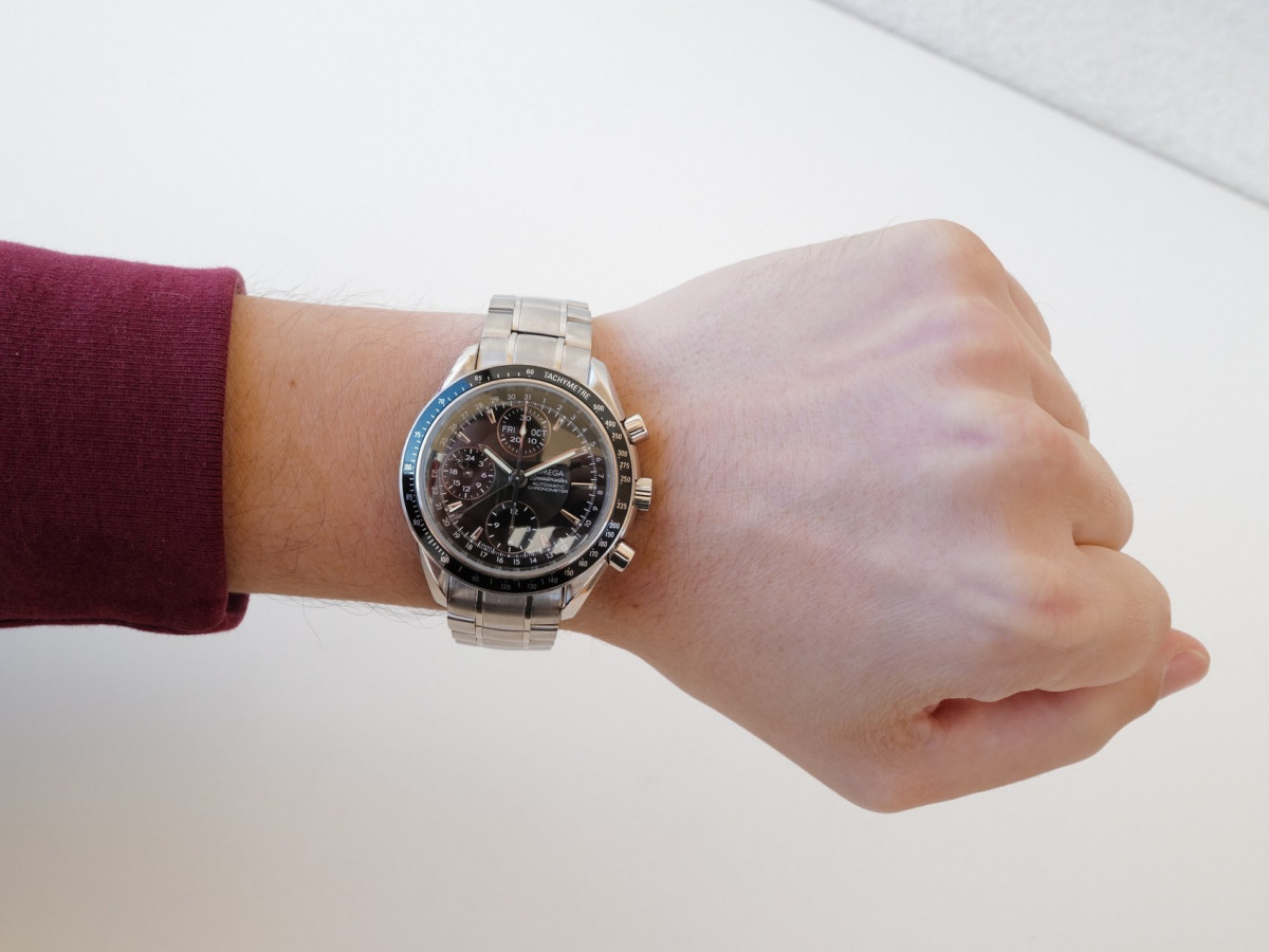 Швейцарские часы Omega Speedmaster Day Date 40 Chronograph Black Dial