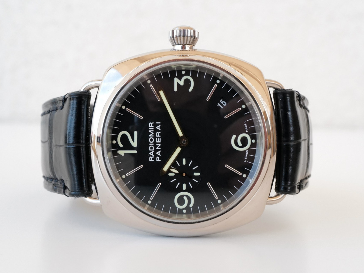 Швейцарские часы Panerai Radiomir 18k White Gold 40