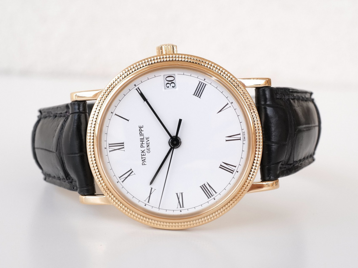 Швейцарские часы Patek Philippe Calatrava 33 Clou de Paris Automatic 18K Yellow Gold White Porcelain Dial