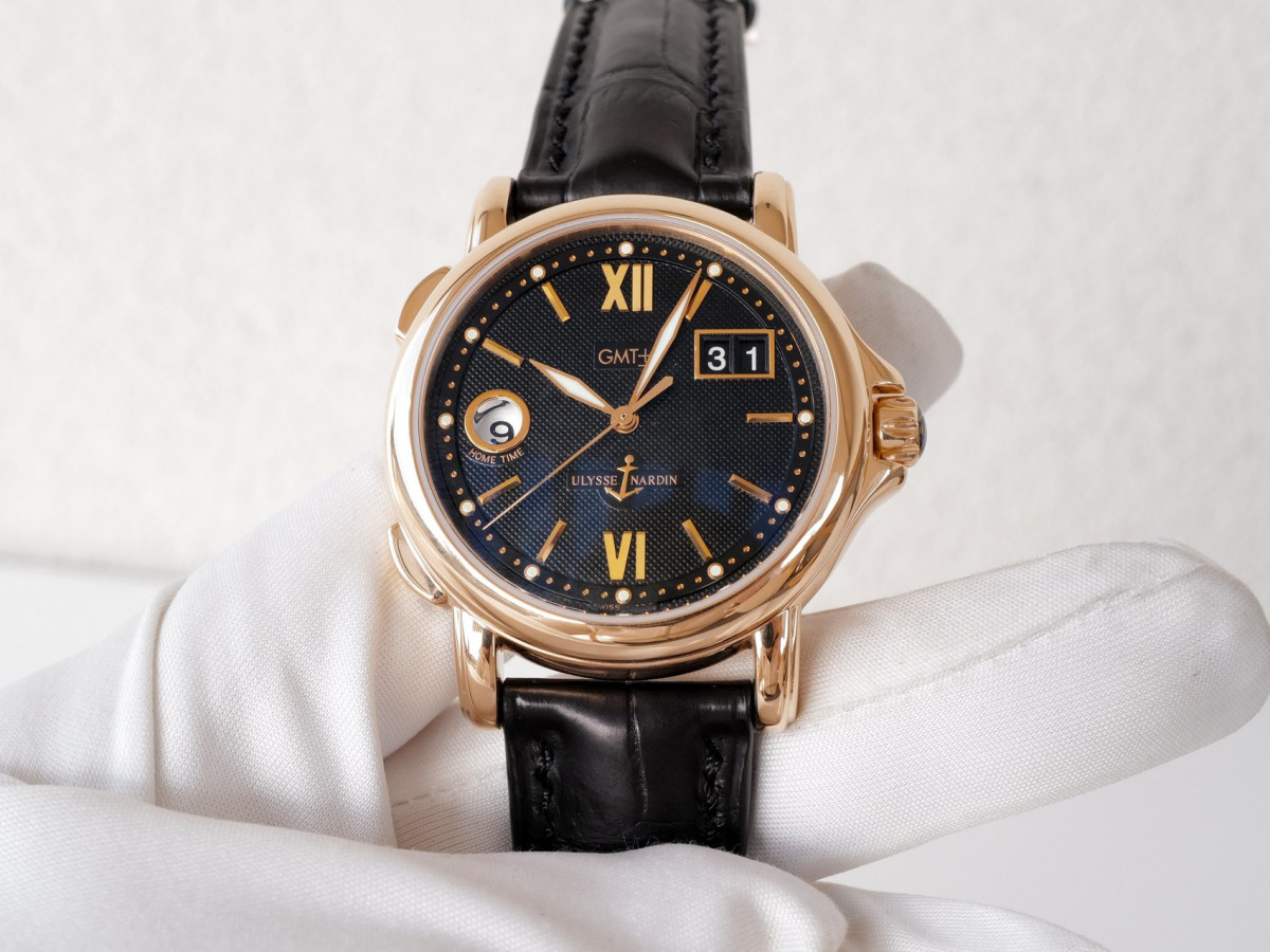 Швейцарские часы Ulysse Nardin 40 GMT Big Date 18K Rose Gold