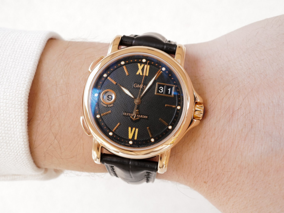 Швейцарские часы Ulysse Nardin 40 GMT Big Date 18K Rose Gold