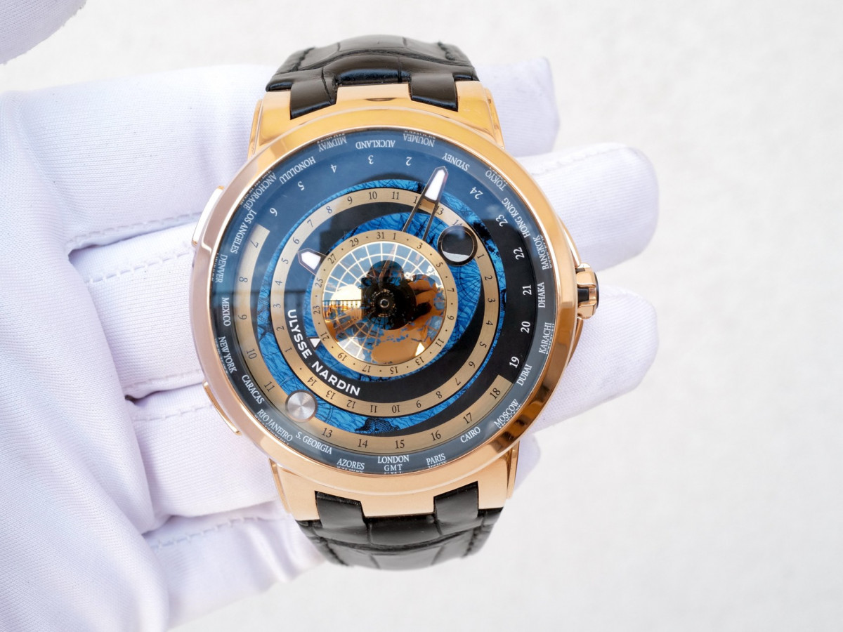 Швейцарские часы Ulysse Nardin Classico Complications Executive Moonstruck Worldtimer Limited Edition 18K Rose Gold 46