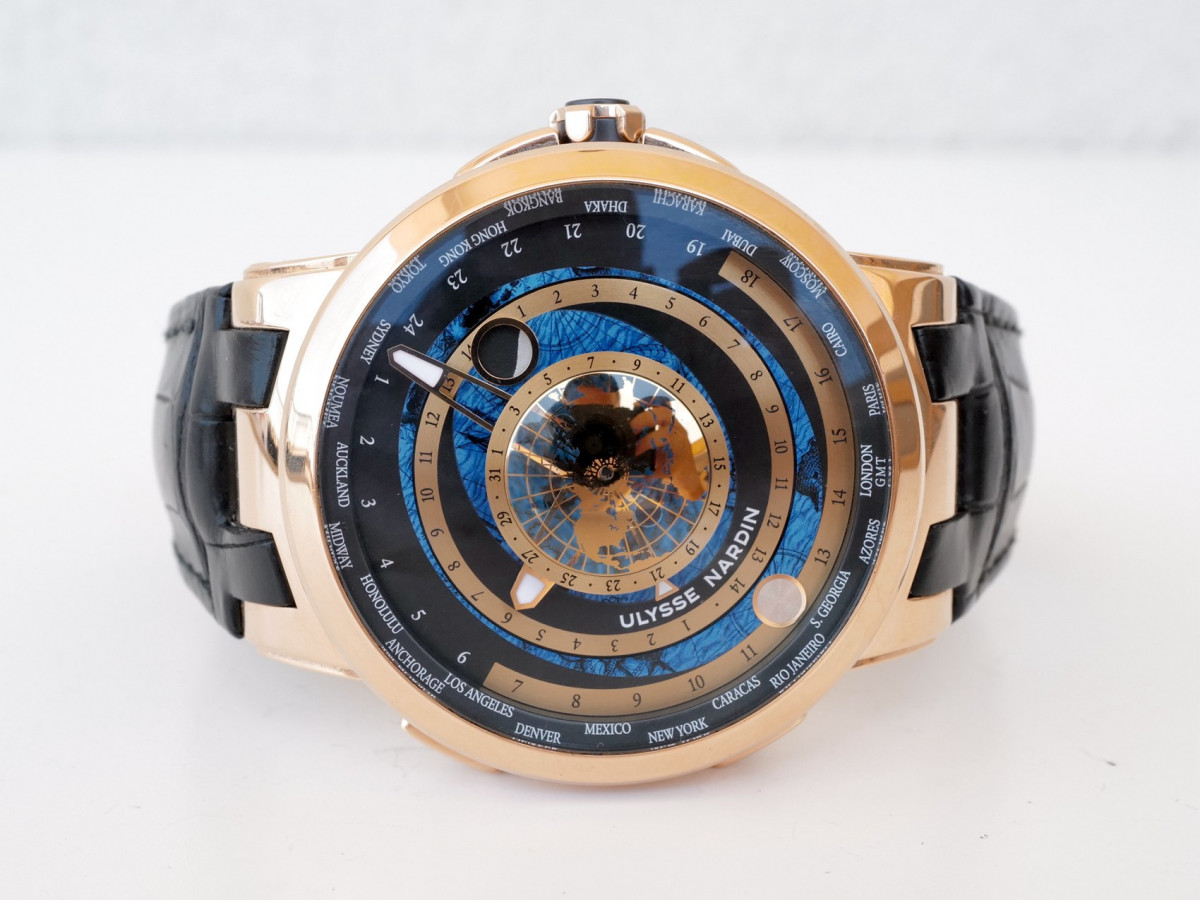 Швейцарские часы Ulysse Nardin Classico Complications Executive Moonstruck Worldtimer Limited Edition 18K Rose Gold 46