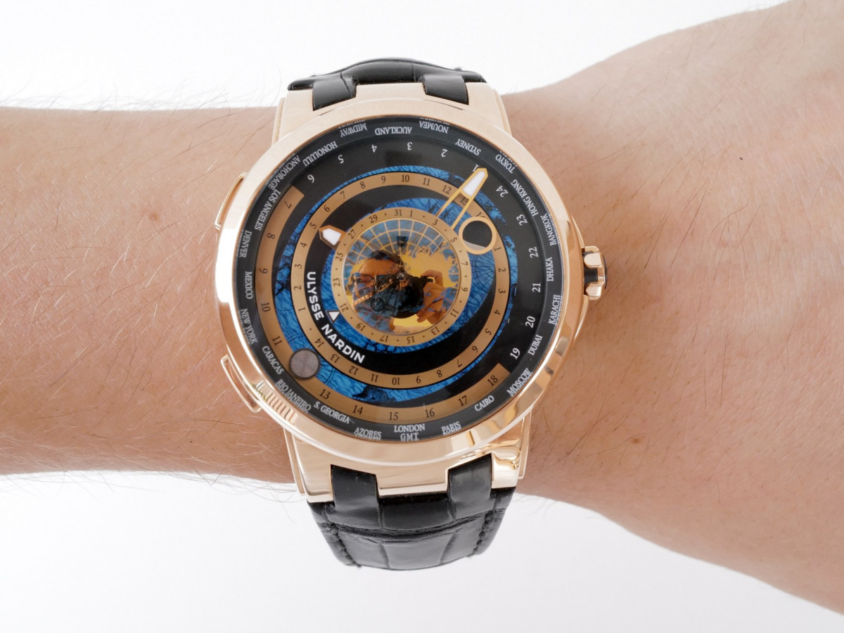 Швейцарские часы Ulysse Nardin Classico Complications Executive Moonstruck Worldtimer Limited Edition 18K Rose Gold 46