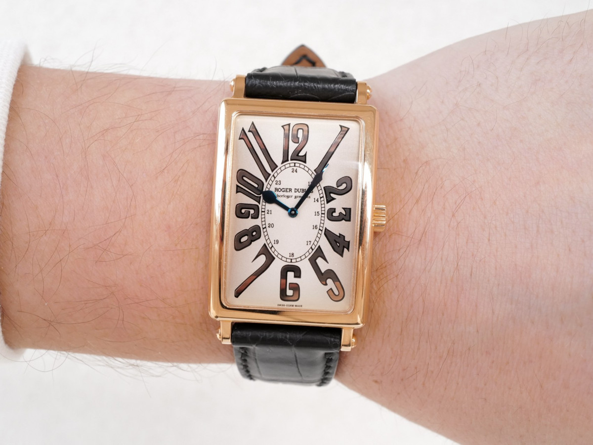 Швейцарський годинник Roger Dubuis Much More 18k Rose Gold Manual Wind Limited Edition