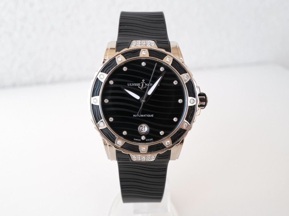 Швейцарские часы Ulysse Nardin Lady Diver Black Diamond Dial
