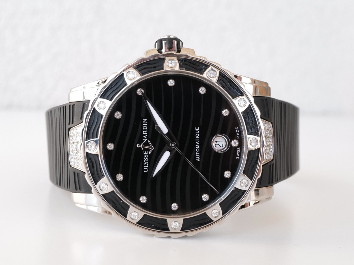 Швейцарские часы Ulysse Nardin Lady Diver Black Diamond Dial