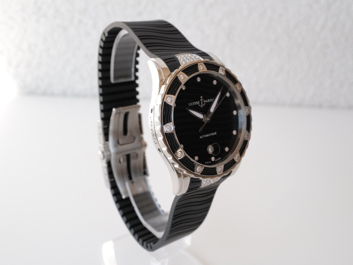 Швейцарские часы Ulysse Nardin Lady Diver Black Diamond Dial