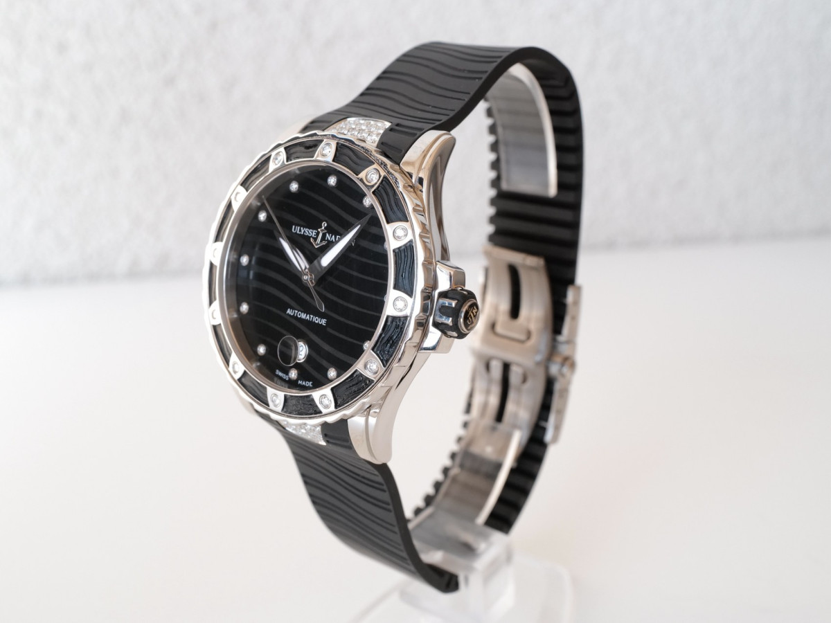 Швейцарские часы Ulysse Nardin Lady Diver Black Diamond Dial