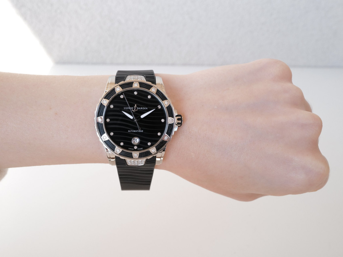 Швейцарские часы Ulysse Nardin Lady Diver Black Diamond Dial
