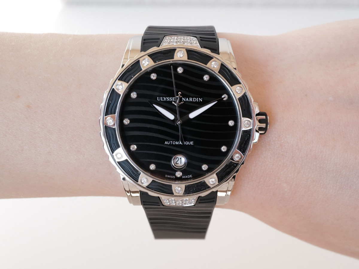 Швейцарские часы Ulysse Nardin Lady Diver Black Diamond Dial