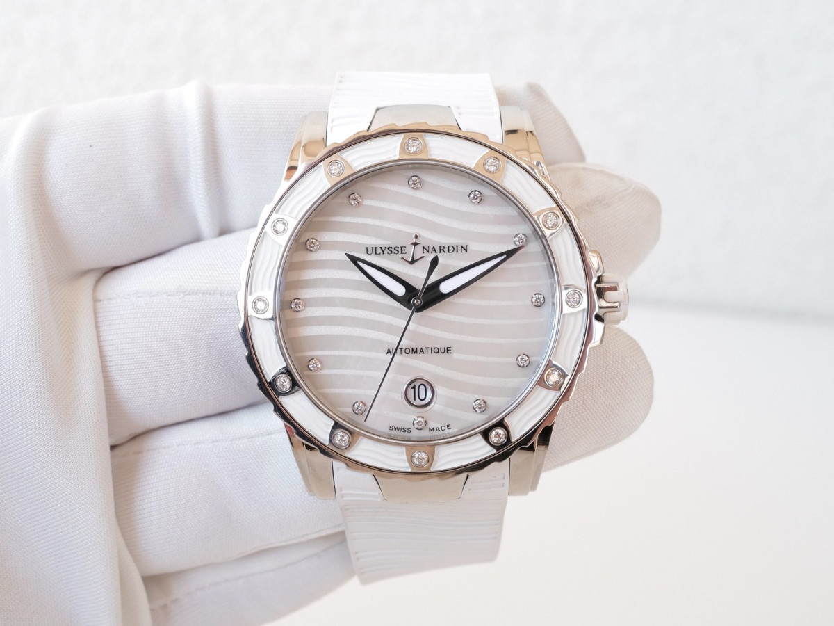 Швейцарские часы Ulysse Nardin Lady Diver White MOP Diamond Dial