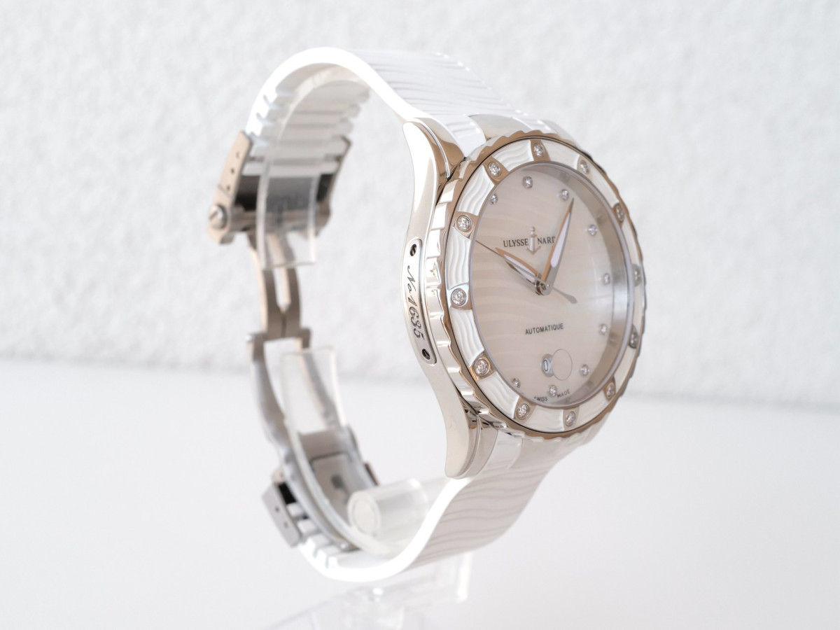 Швейцарские часы Ulysse Nardin Lady Diver White MOP Diamond Dial