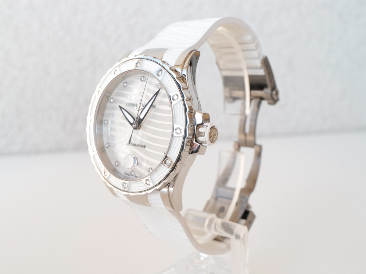 Швейцарские часы Ulysse Nardin Lady Diver White MOP Diamond Dial