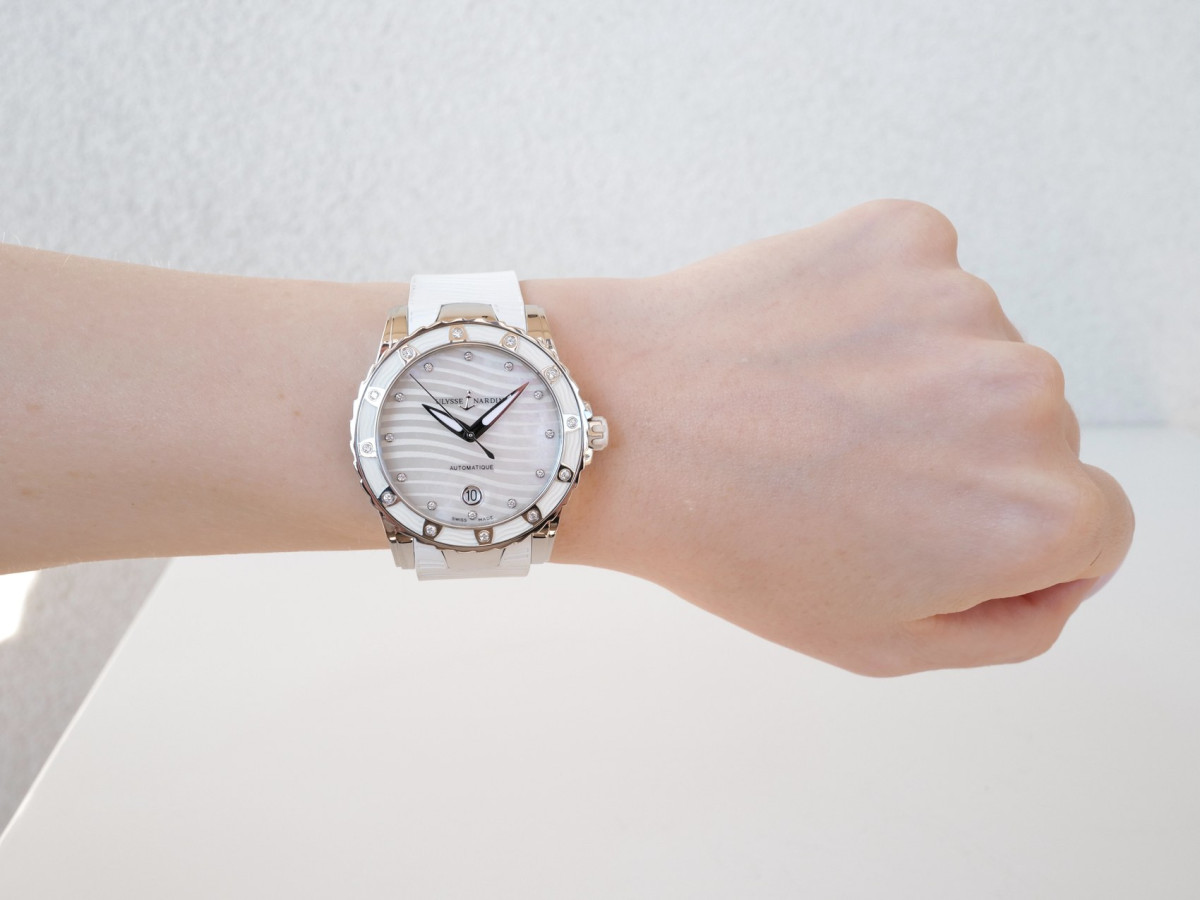 Швейцарские часы Ulysse Nardin Lady Diver White MOP Diamond Dial