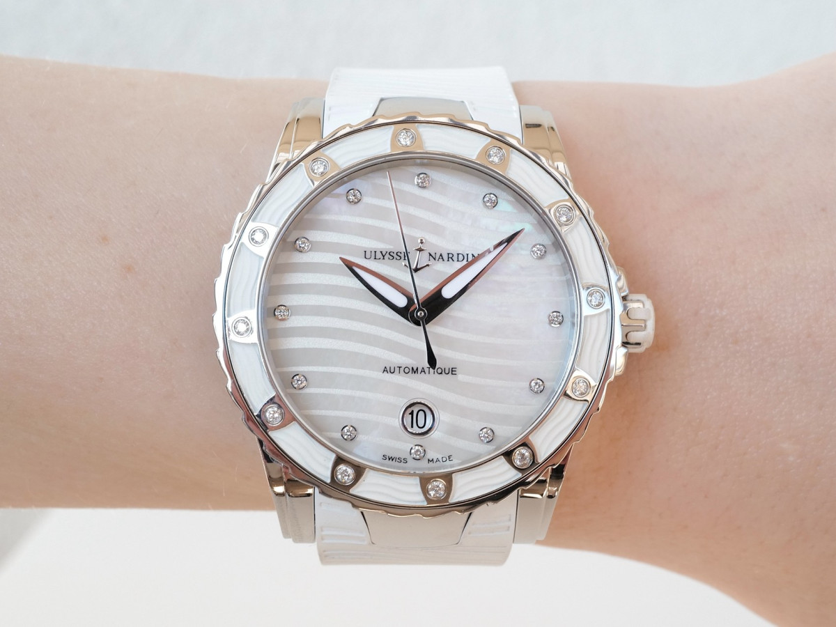 Швейцарские часы Ulysse Nardin Lady Diver White MOP Diamond Dial