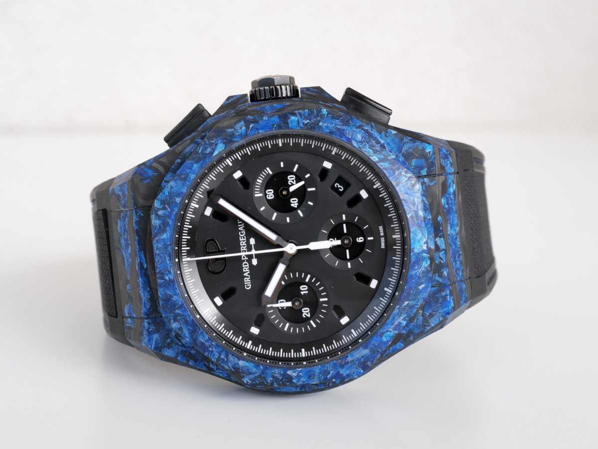 Швейцарський годинник Girard Perregaux Carbon Glass Laureato Absolute Rock 44 Limited Edition of 100