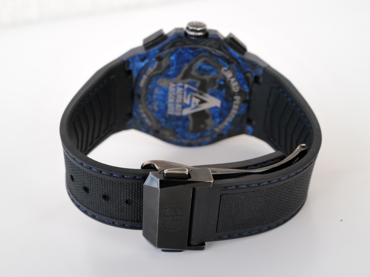 Швейцарський годинник Girard Perregaux Carbon Glass Laureato Absolute Rock 44 Limited Edition of 100
